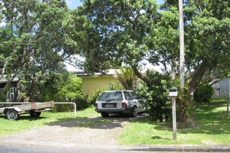 Photo of property in 7 Domain Crescent, Muriwai, Waimauku, 0881