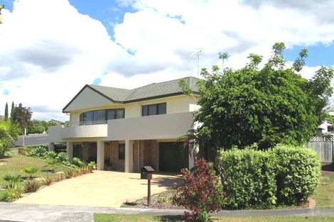 Photo of property in 43 Whiting Grove, West Harbour, Auckland, 0618