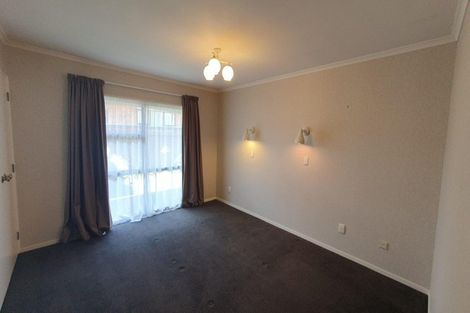 Photo of property in 2/62 Aviemore Drive, Highland Park, Auckland, 2010
