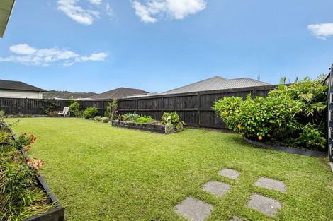 Photo of property in 11 Fred White Drive, Kumeu, 0810
