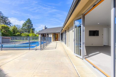 Photo of property in 5 Cameron Drive, Acacia Bay, Taupo, 3385