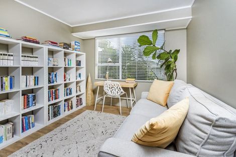 Photo of property in 1/348 Glenfield Road, Glenfield, Auckland, 0629