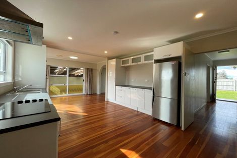 Photo of property in 382 South Road, Omata, New Plymouth, 4374