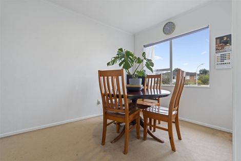 Photo of property in 6 Chisholm Place, Mangere East, Auckland, 2024
