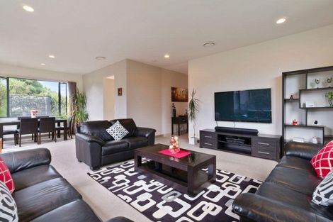 Photo of property in 19 Rosetti Rise, West Harbour, Auckland, 0618