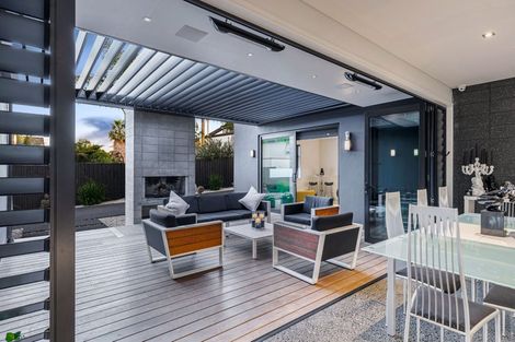 Photo of property in 3 Mansion Court, West Harbour, Auckland, 0618