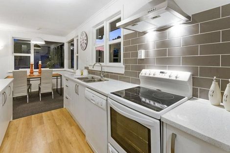 Photo of property in 2/14 Selwyn Crescent, Forrest Hill, Auckland, 0620