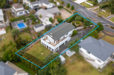 Photo of property in 11 Woodside Avenue, Northcote, Auckland, 0627