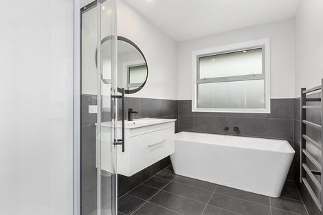 Photo of property in 2 Chatham Street, Waihola, Milton, 9073