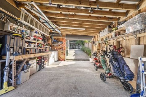 Photo of property in 27 Pohutukawa Avenue, Shelly Park, Auckland, 2014