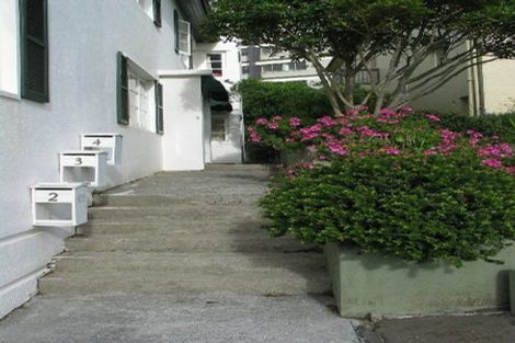 Photo of property in 2/7 Stowe Hill, Thorndon, Wellington, 6011