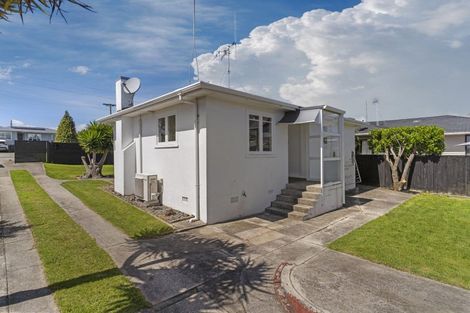 Photo of property in 11 Goods Road, Otumoetai, Tauranga, 3110
