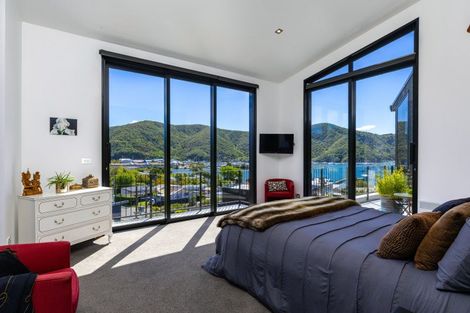 Photo of property in 324a Waikawa Road, Waikawa, Picton, 7220
