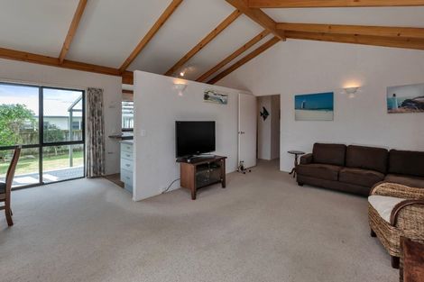 Photo of property in 74 One Tree Point Road, One Tree Point, 0118