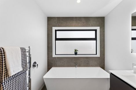 Photo of property in 14 Annie Aranui Drive, Poraiti, 4182