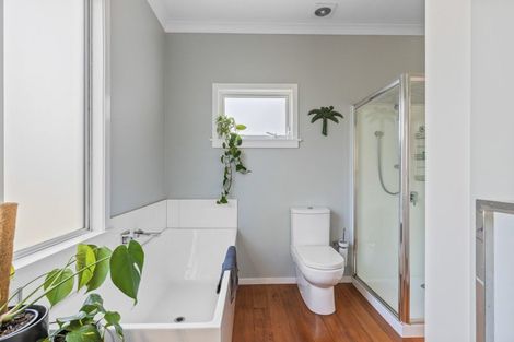 Photo of property in 44 Victoria Road, New Plymouth, 4310