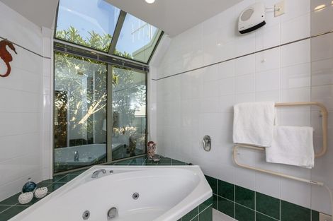 Photo of property in 32 Rosetta Road, Raumati South, Paraparaumu, 5032