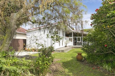 Photo of property in 11 Strathmore Avenue, Strathmore Park, Wellington, 6022