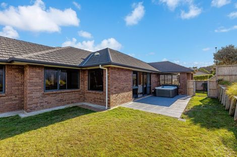 Photo of property in 5 Paparoa Crescent, Aotea, Porirua, 5024