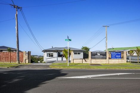 Photo of property in 154 Carlisle Road, Northcross, Auckland, 0632