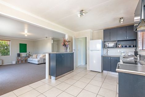 Photo of property in 12 Hillcrest Drive, Kelvin Grove, Palmerston North, 4414