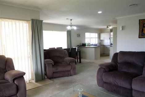 Photo of property in 72 Milson Drive, Papakura, 2110