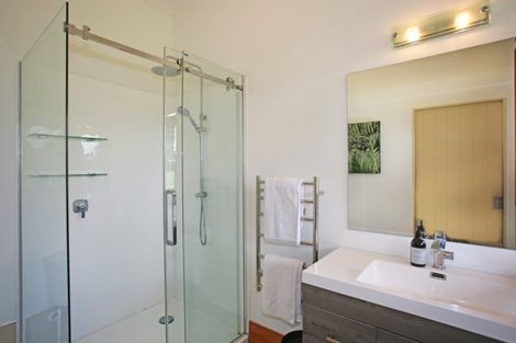 Photo of property in 94 Farmpark Road, Waiuku, 2681