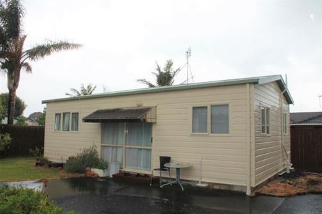 Photo of property in 28 Gibbons Road, Weymouth, Auckland, 2103