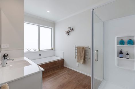 Photo of property in 77 Sandhurst Drive, Papamoa Beach, Papamoa, 3118