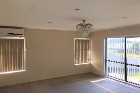 Photo of property in 17 Friesian Drive, Mangere, Auckland, 2022