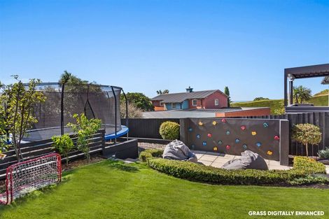 Photo of property in 26 Belleview Terrace, Mount Pleasant, Christchurch, 8081