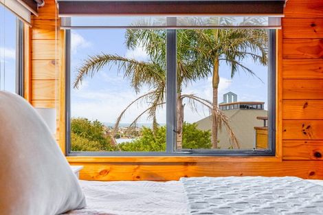 Photo of property in 2/397 East Coast Road, Mairangi Bay, Auckland, 0630