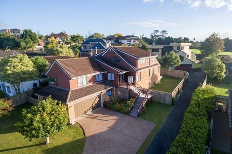 Photo of property in 92 Manhattan Heights, Glendene, Auckland, 0602