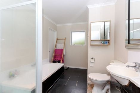 Photo of property in 7 Marchant Place, Westown, New Plymouth, 4310