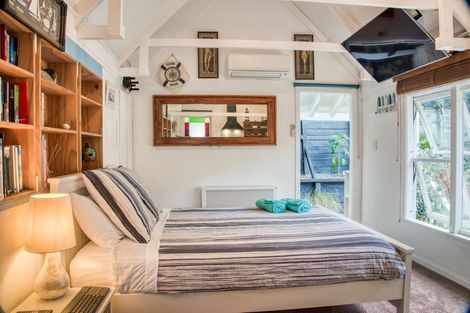 Photo of property in 147 Breaker Bay Road, Breaker Bay, Wellington, 6022