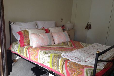 Photo of property in 2/17 Paris Place, Birkenhead, Auckland, 0626