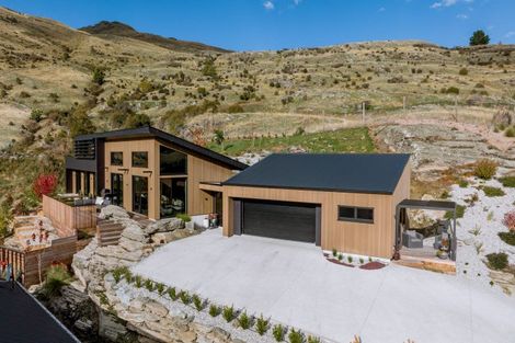 Photo of property in 11 Red Deer Rise, Kelvin Heights, Queenstown, 9300