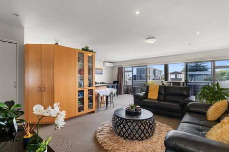 Photo of property in 2/1086 Papamoa Beach Road, Papamoa Beach, Papamoa, 3118