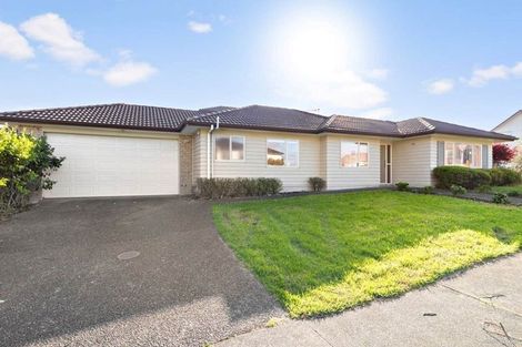 Photo of property in 22 Seresin Crescent, Flat Bush, Auckland, 2016