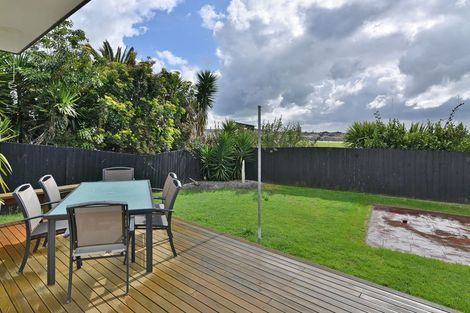 Photo of property in 29 Hadley Wood Drive, Wattle Downs, Auckland, 2103