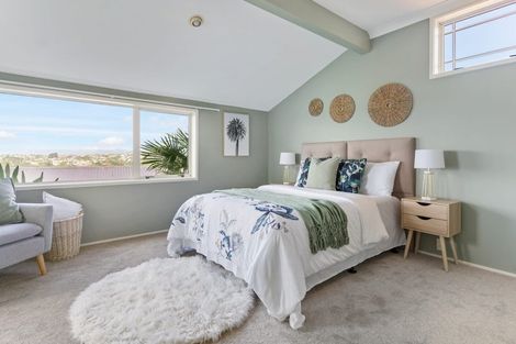 Photo of property in 4 Worthington Place, West Harbour, Auckland, 0618