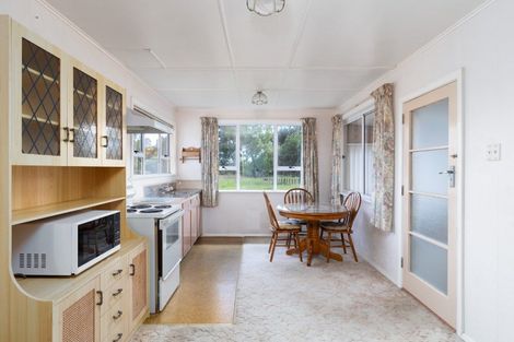 Photo of property in 17 Kairau Road West, Sentry Hill, New Plymouth, 4373