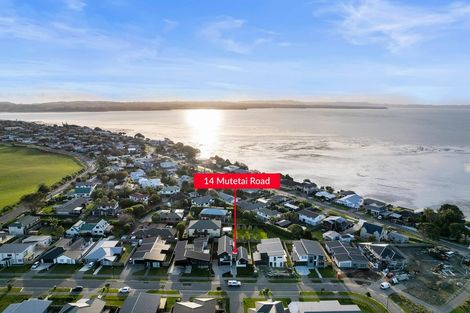 Photo of property in 14 Mutetai Road, Clarks Beach, 2122