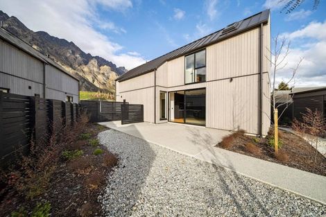 Photo of property in 5 Crossfall Lane, Jacks Point, 9371