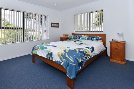 Photo of property in 29 Hadley Wood Drive, Wattle Downs, Auckland, 2103