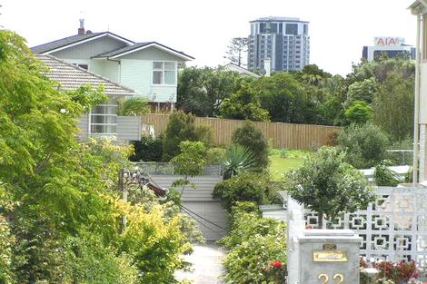 Photo of property in 2/20a Hauraki Road, Hauraki, Auckland, 0622