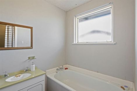 Photo of property in 62 Frensham Crescent, Woolston, Christchurch, 8062