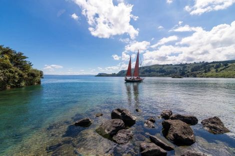 Photo of property in 44 Whakamoenga Point, Acacia Bay, Taupo, 3385
