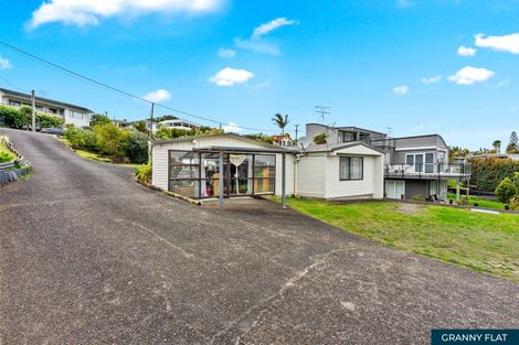 Photo of property in 10 Ardern Avenue, Stanmore Bay, Whangaparaoa, 0932