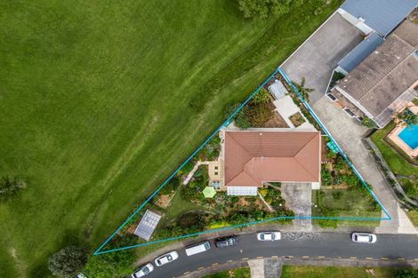 Photo of property in 2 Edgewater Grove, Orewa, 0931